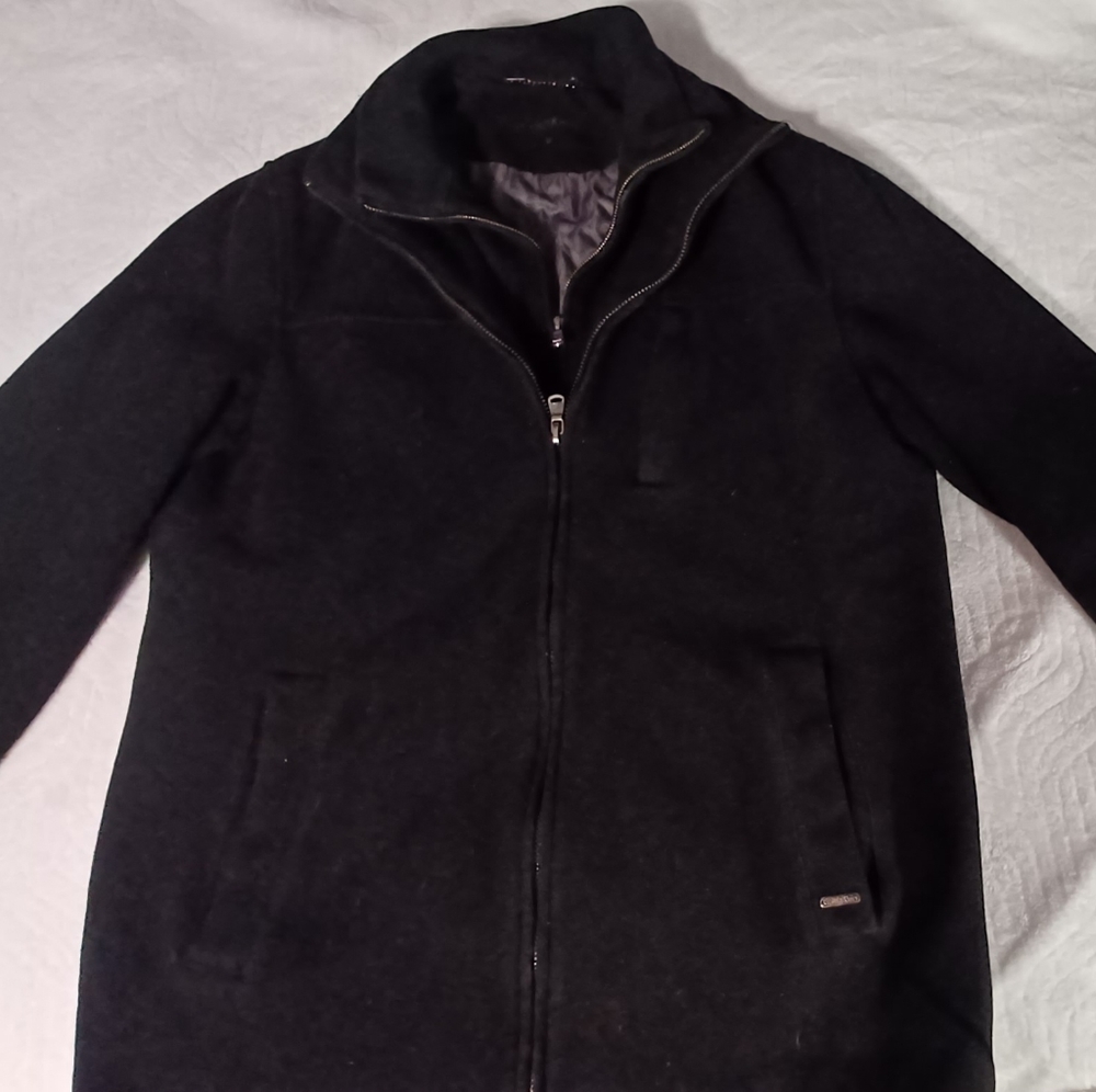 Men's winter coat size medium. Black and gray.